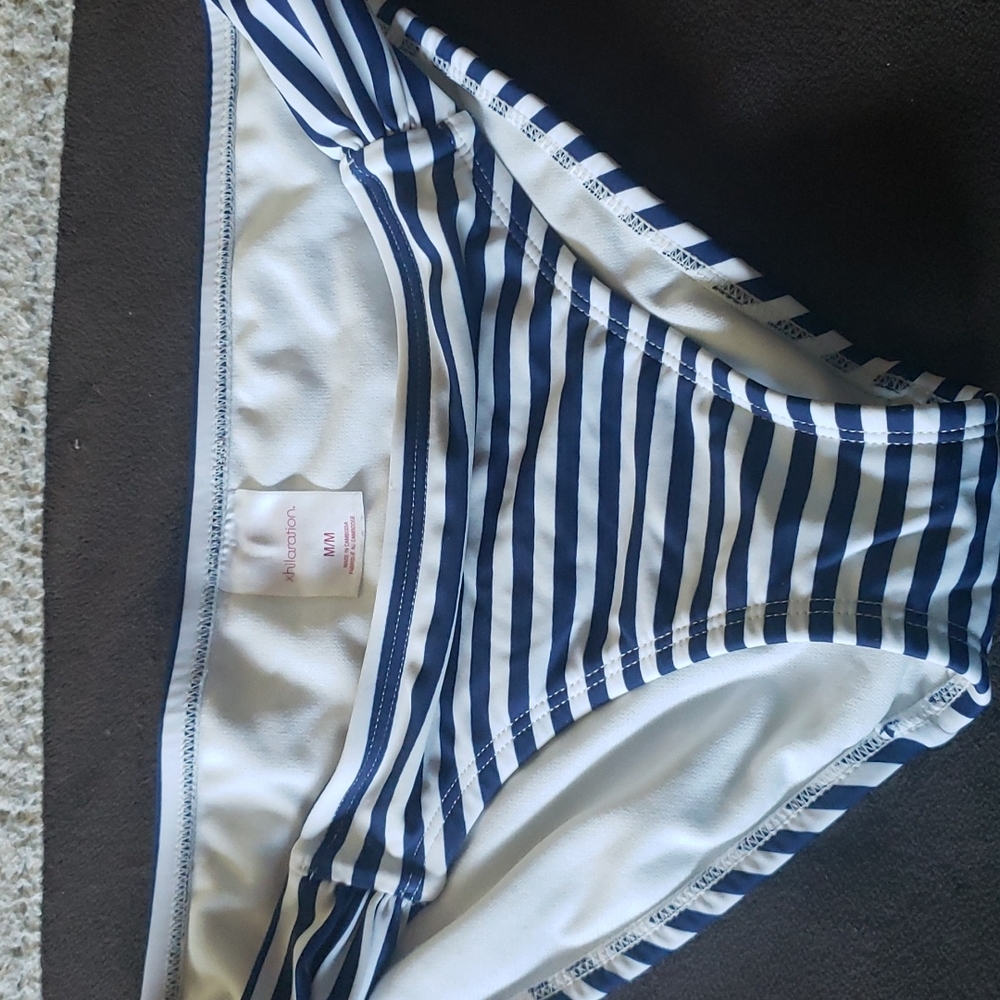 Xhilaration swim bottoms size M